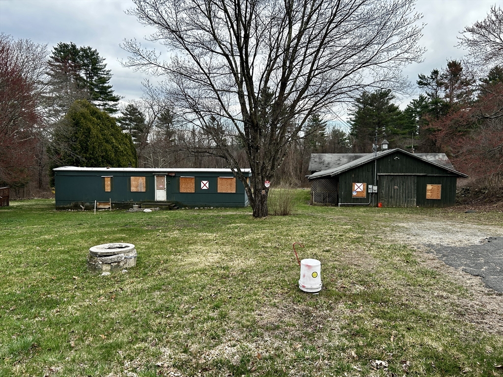 a view of a house with a yard