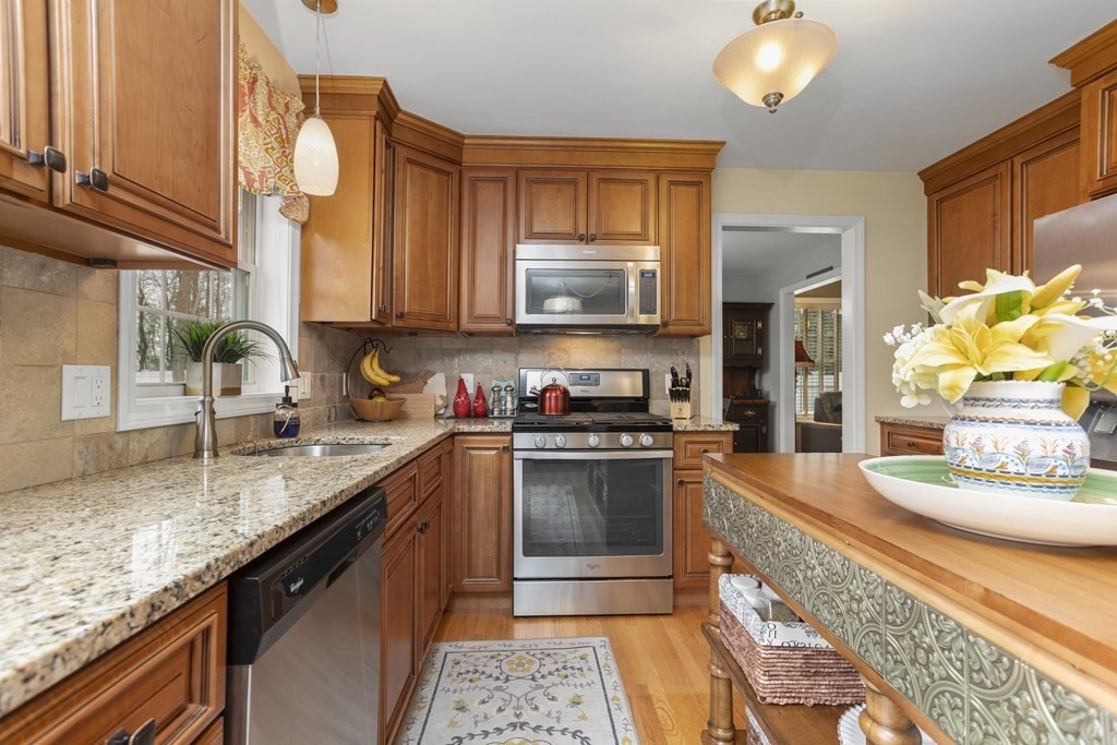 9 Birch Road Freetown, MA 02702 - Photo 5 of 42