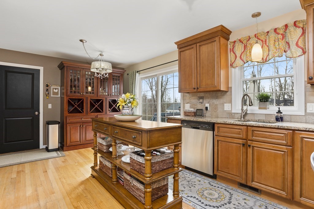 9 Birch Road Freetown, MA 02702 - Photo 6 of 42