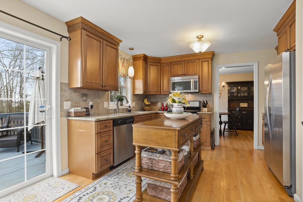 9 Birch Road Freetown, MA 02702 - Photo 7 of 42
