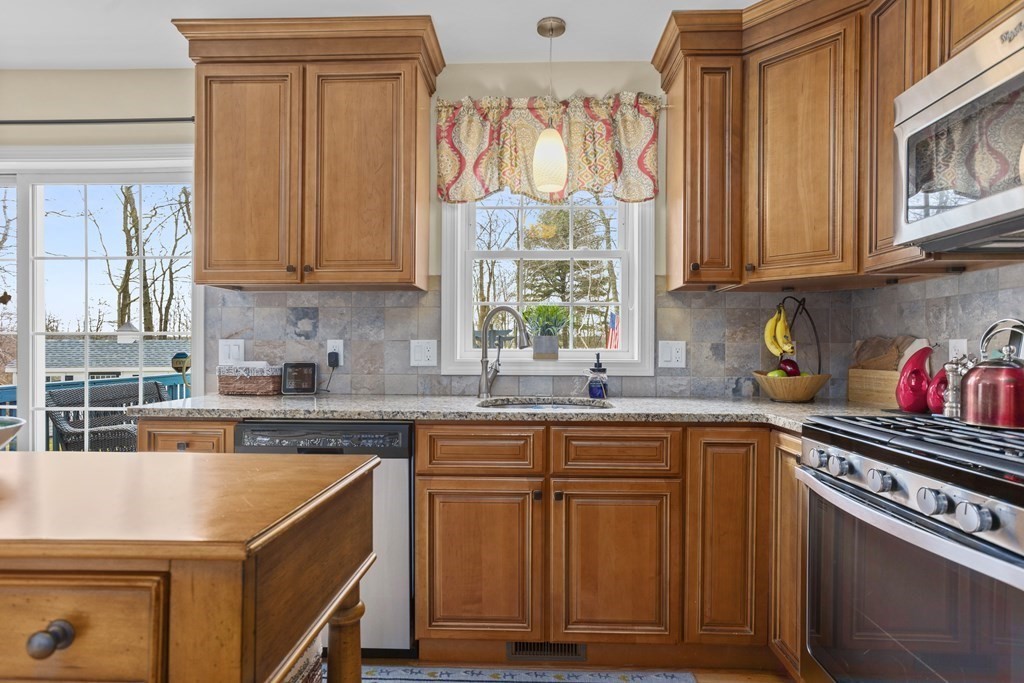 9 Birch Road Freetown, MA 02702 - Photo 10 of 42