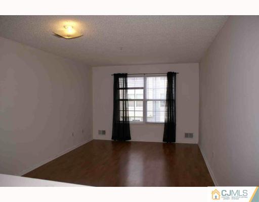 16 Prestwick Way Edison, NJ 08820 - Photo 3 of 7 Gallery Image 3