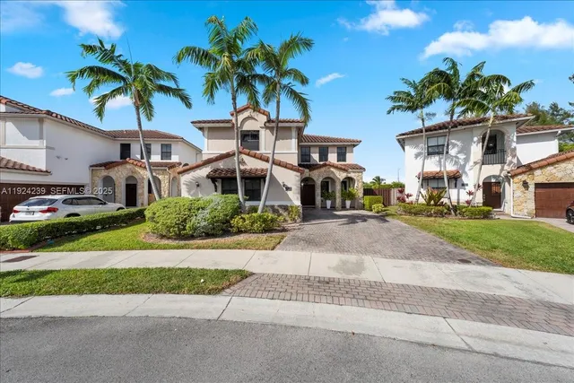 $1,135,000 | 984 Northwest 104 Avenue, Miami, FL 33172