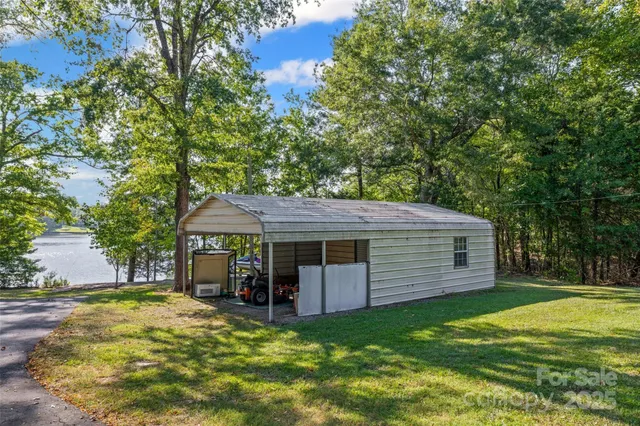 a view of a house with backyard and a tree