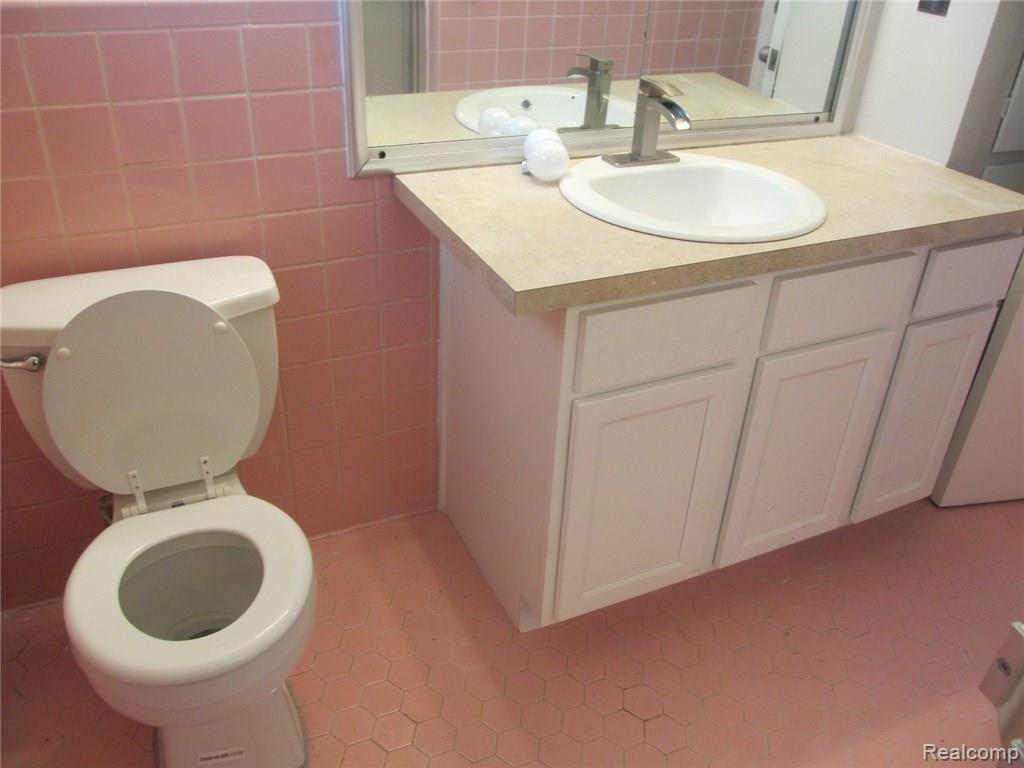 20530 Sunderland Road Detroit, MI 48219 - Photo 9 of 21 007.JPG
