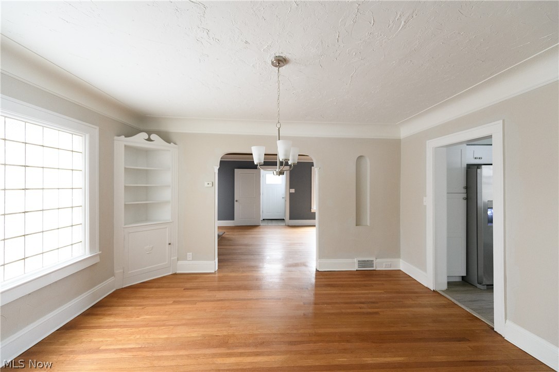 1599 Ivydale Road Cleveland, OH 44118 - Photo 17 of 34