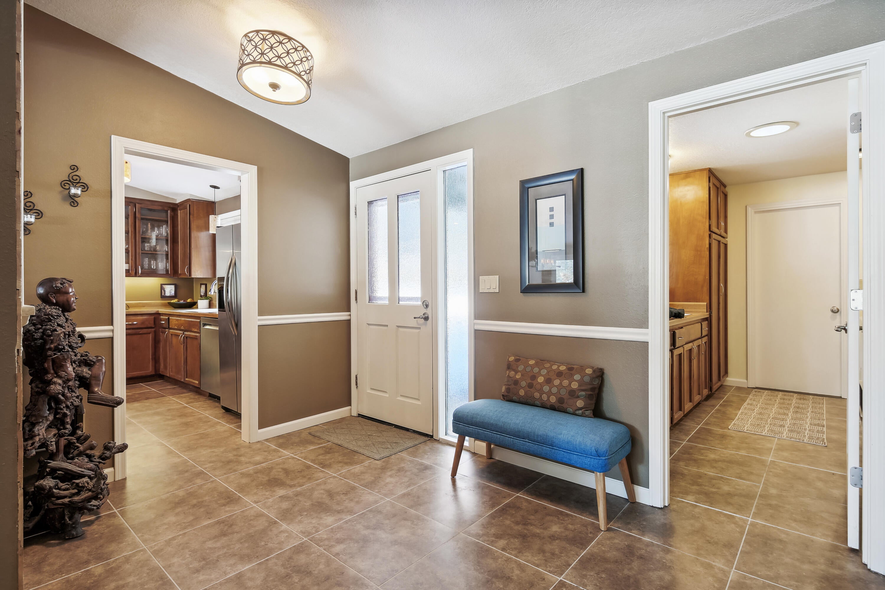 20466 Mainline Road Bend, OR 97702 - Photo 4 of 35 main_level-entry-og8a3190