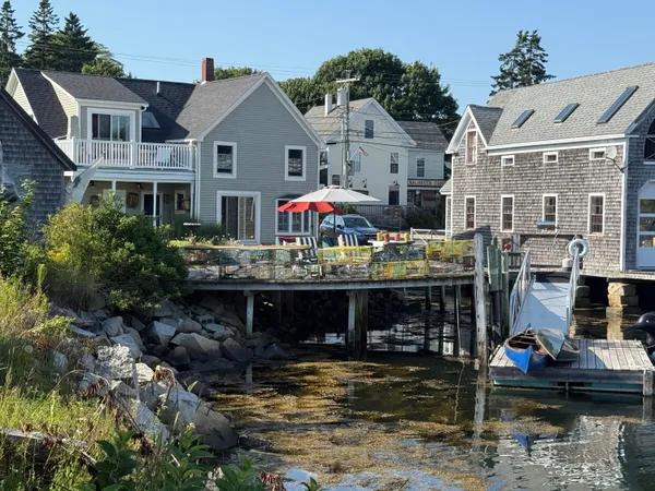 $675,000 | 55 West Main Street, Vinalhaven, ME 04863