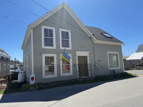 $675,000 | 55 West Main Street, Vinalhaven, ME 04863
