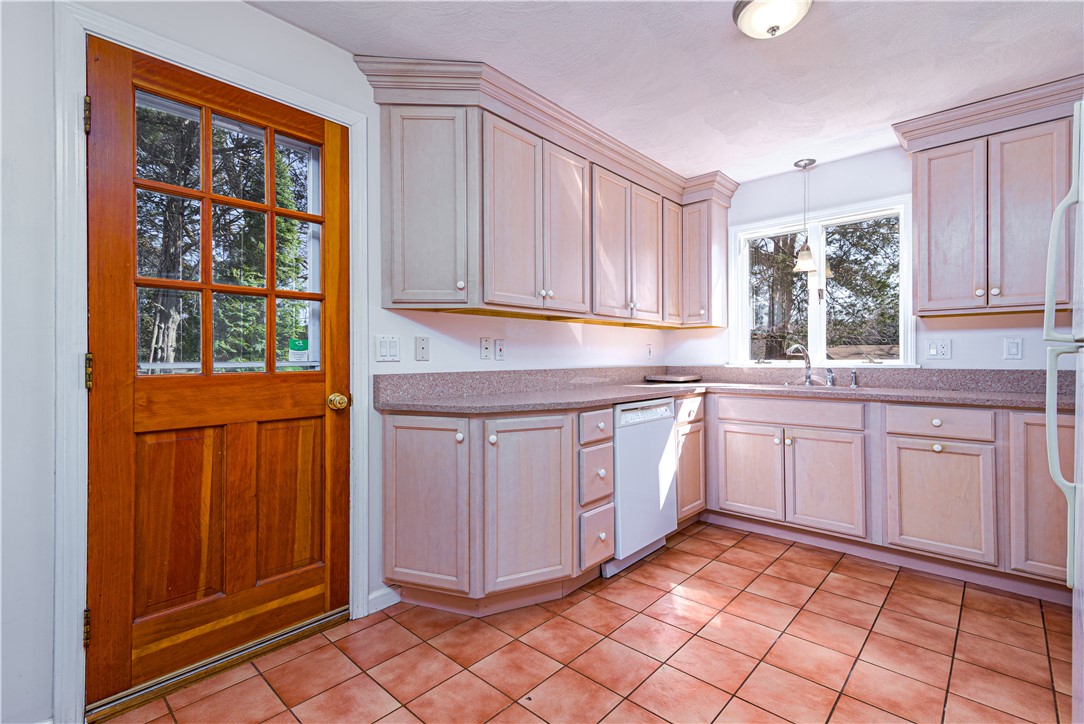 19 Sloop Street Jamestown, RI 02835 - Photo 4 of 31