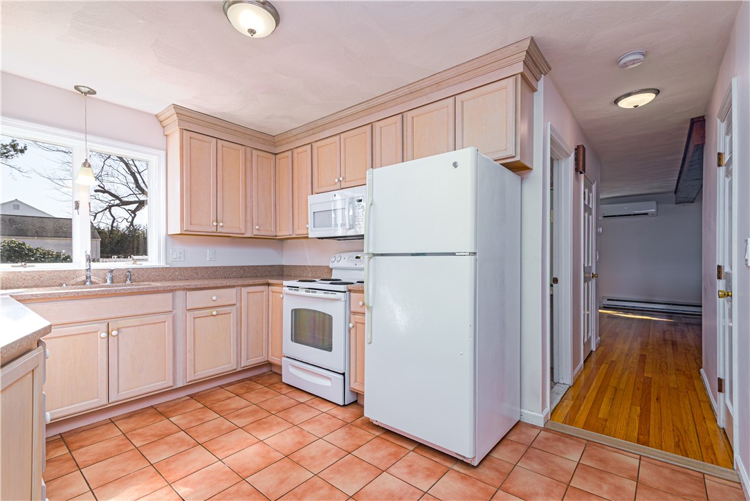 19 Sloop Street Jamestown, RI 02835 - Photo 5 of 31