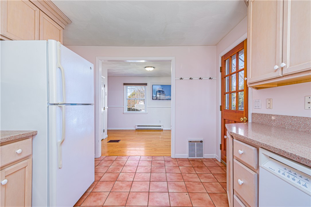 19 Sloop Street Jamestown, RI 02835 - Photo 6 of 31