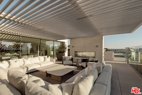$2,750,000 | 9200 Wilshire Boulevard, Unit 504E, Beverly Hills, CA 90212