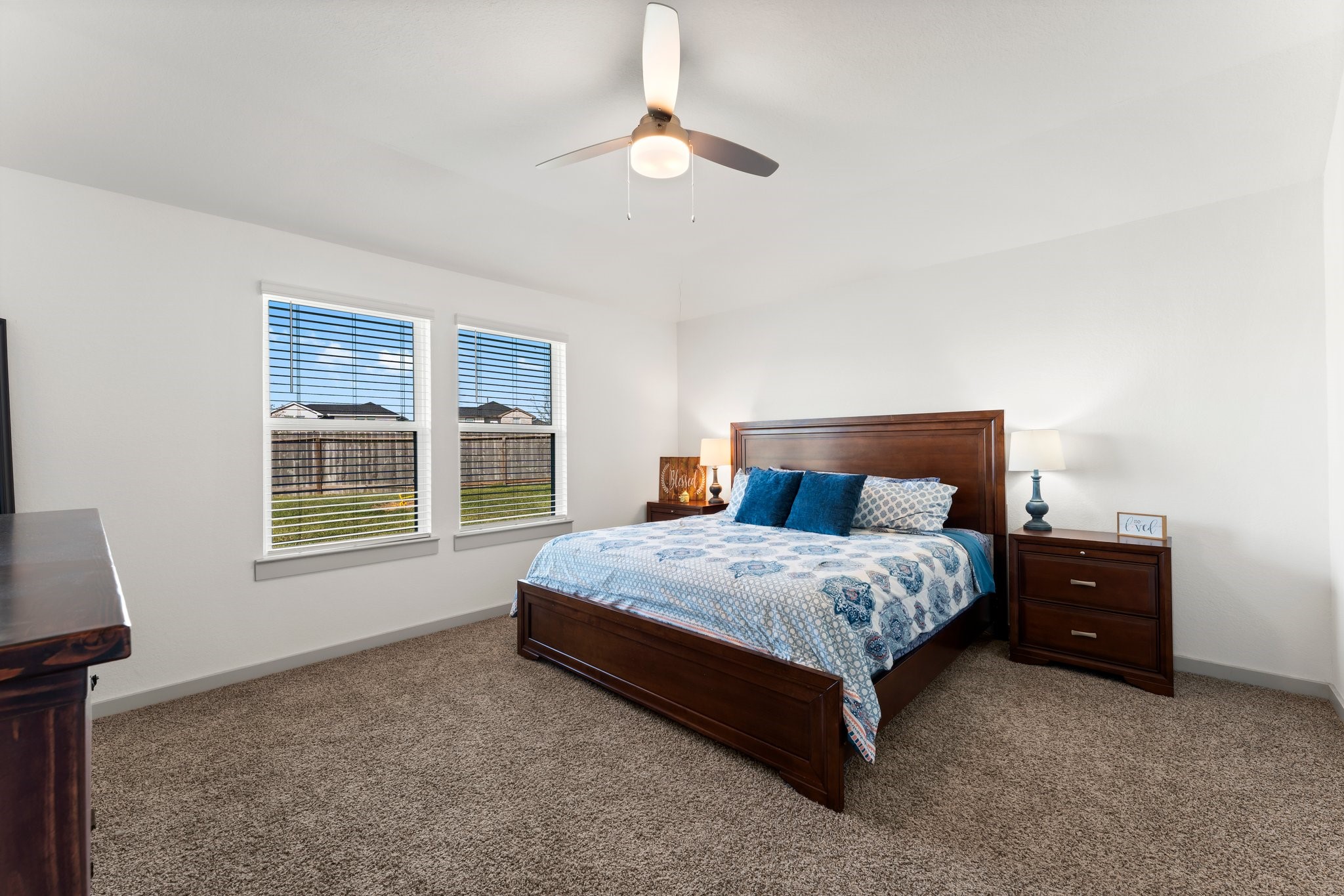 1007 Cotswold Court Rosharon, TX 77583 - Photo 14 of 30 a spacious bedroom with a bed and a window