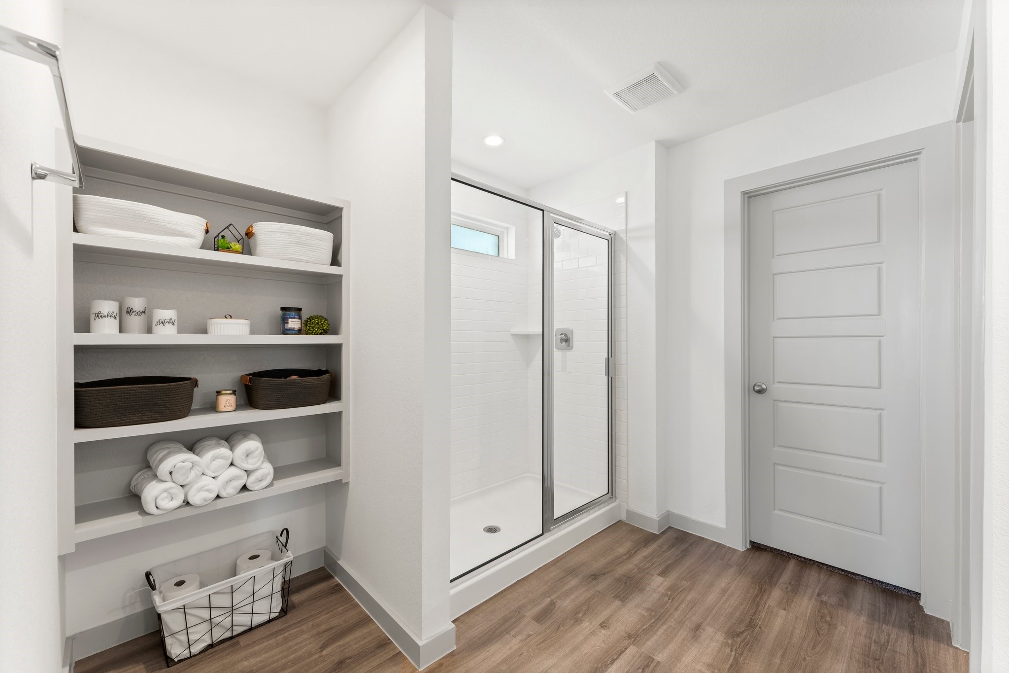 1007 Cotswold Court Rosharon, TX 77583 - Photo 16 of 30 a view of room with shelf and wooden floor