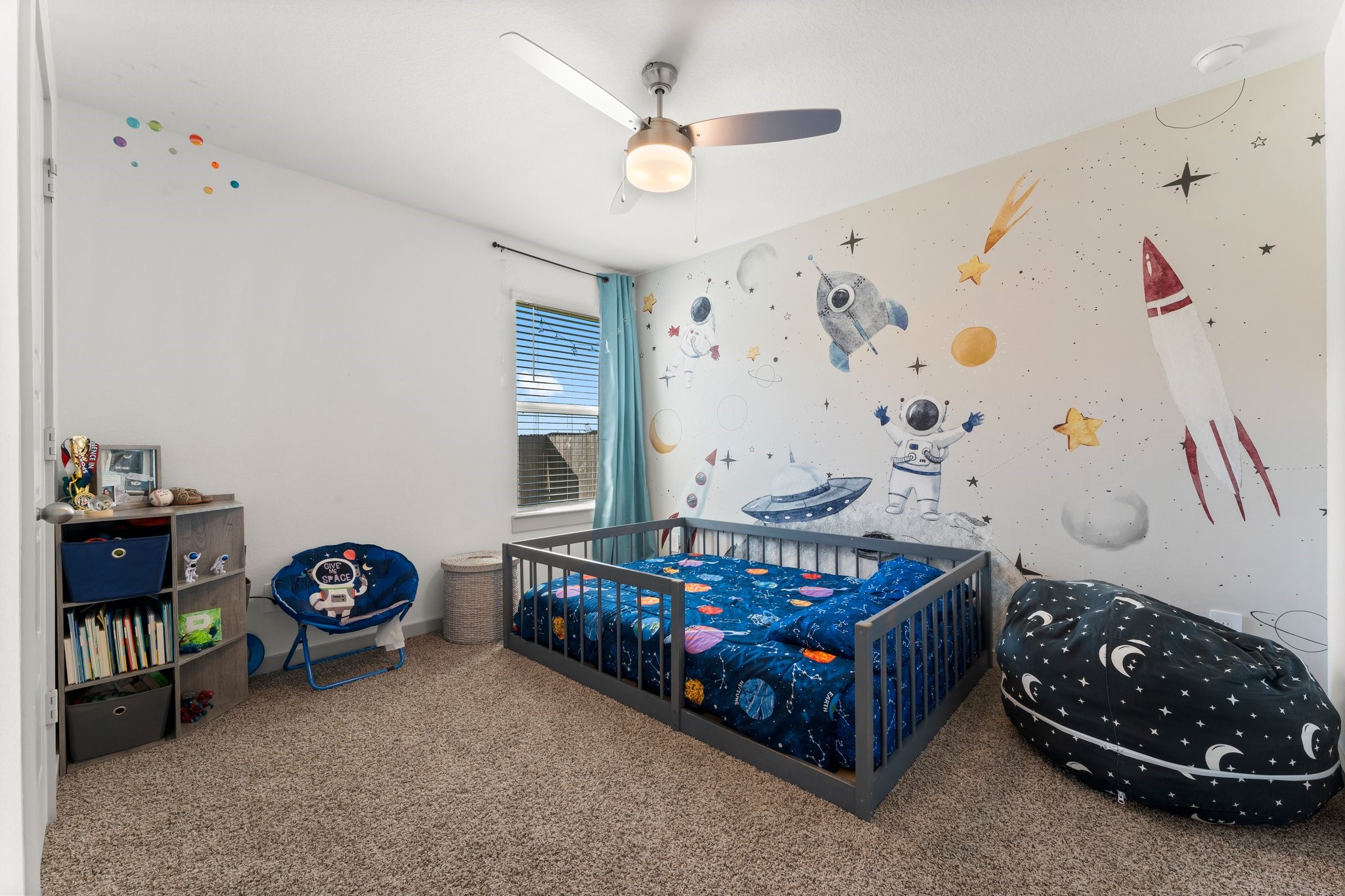 1007 Cotswold Court Rosharon, TX 77583 - Photo 19 of 30 a bedroom with a bed and a white cabinets