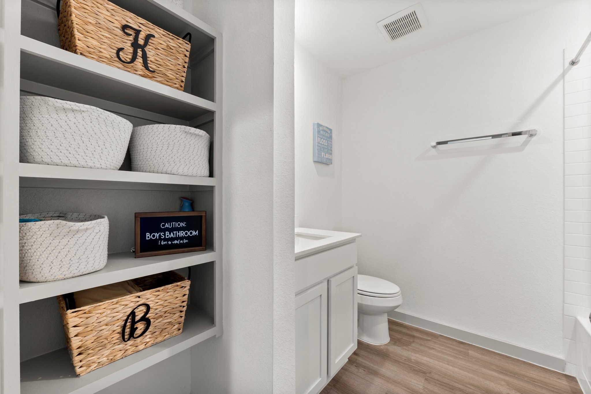 1007 Cotswold Court Rosharon, TX 77583 - Photo 20 of 30 a view of bathroom