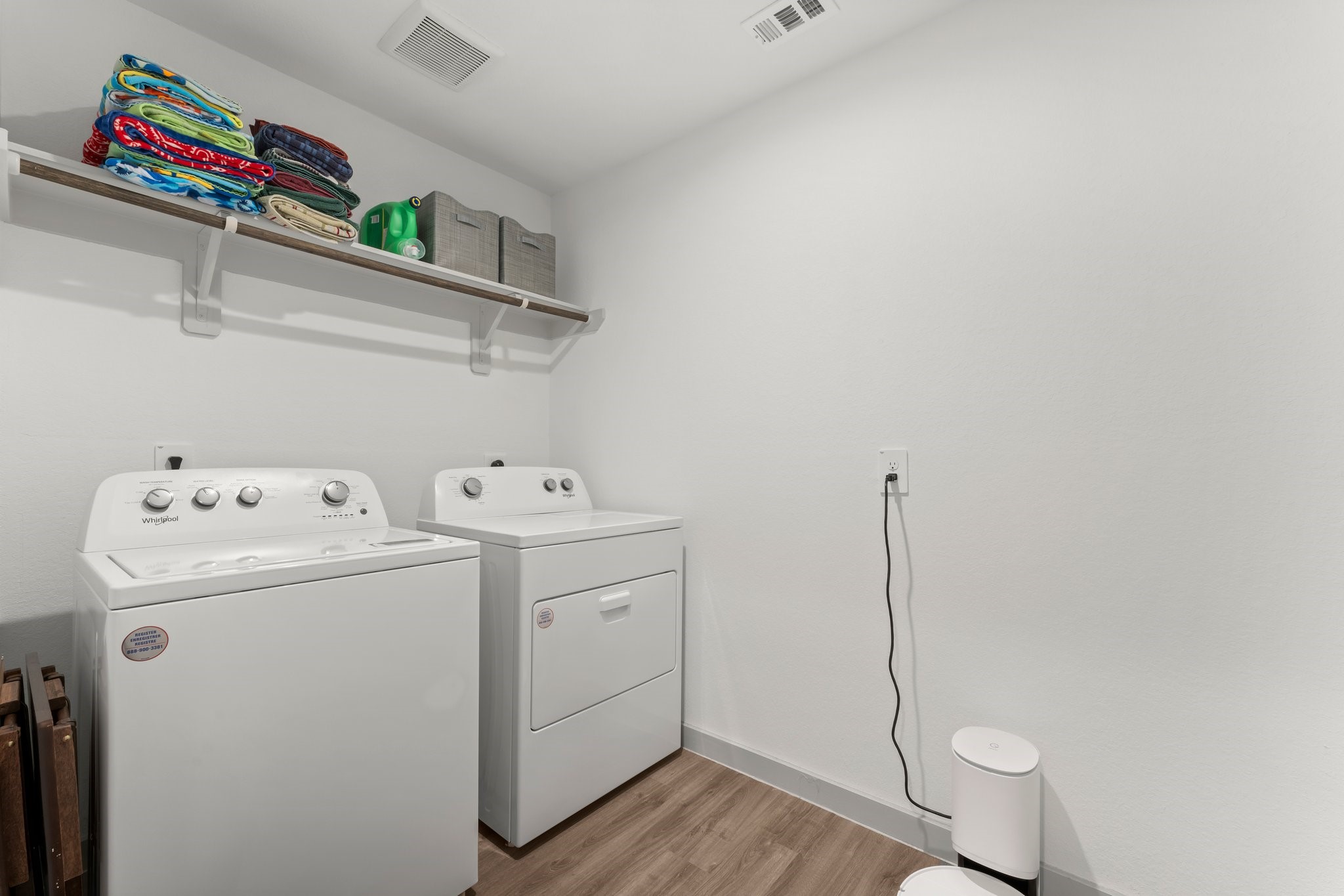 1007 Cotswold Court Rosharon, TX 77583 - Photo 23 of 30 a utility room with dryer and washer