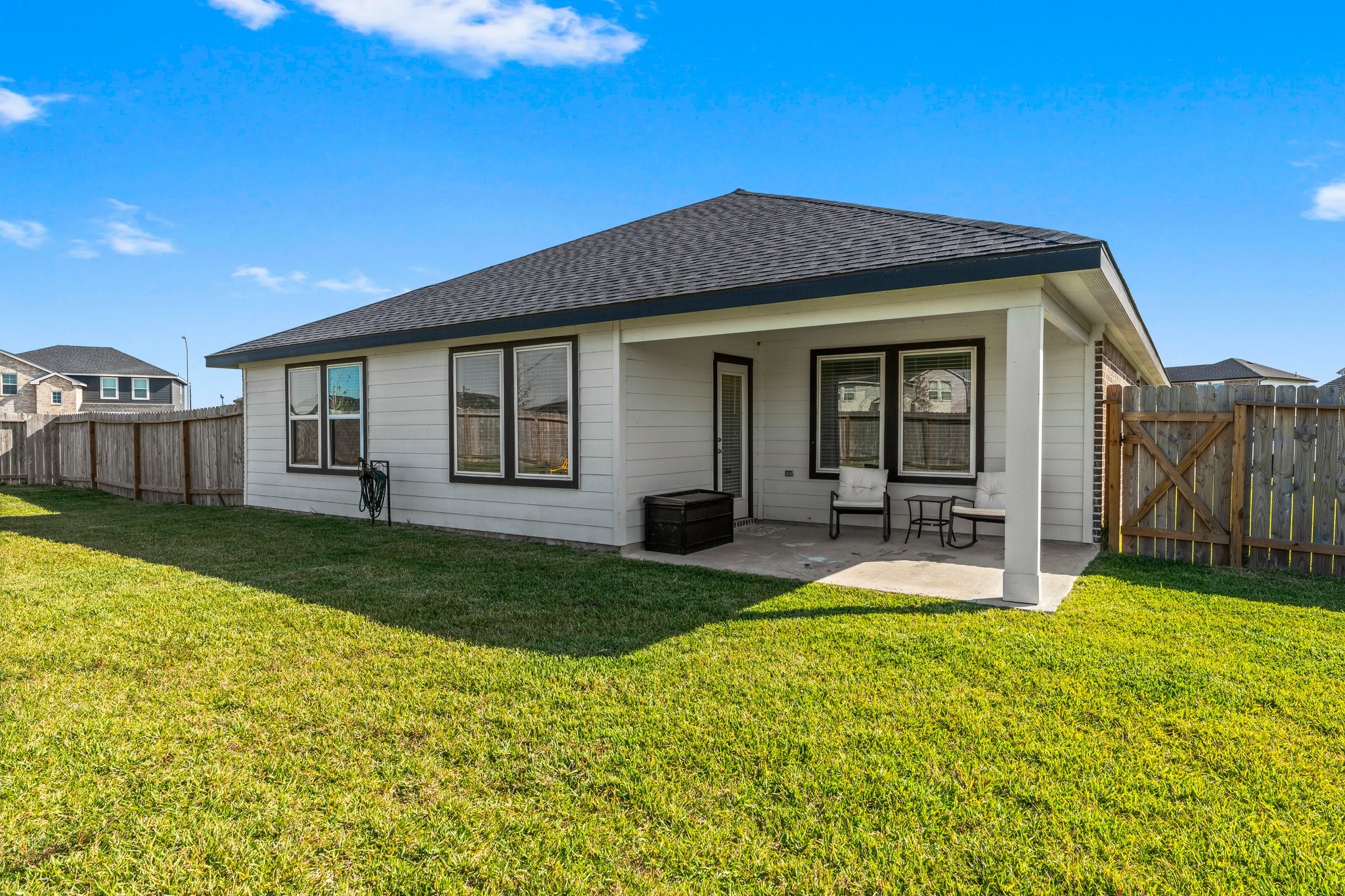 1007 Cotswold Court Rosharon, TX 77583 - Photo 24 of 30 a view of a house with swimming pool and porch