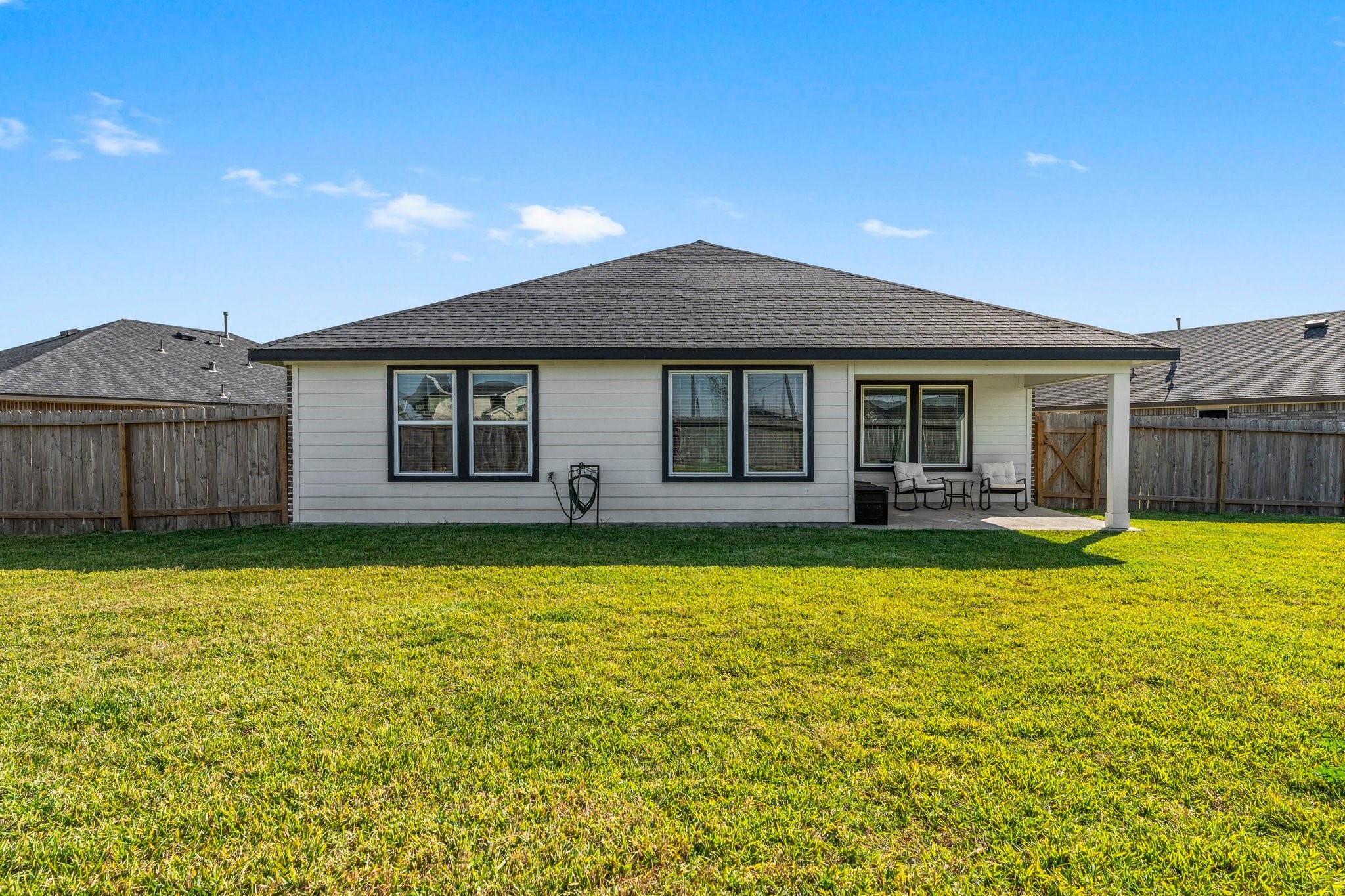 1007 Cotswold Court Rosharon, TX 77583 - Photo 25 of 30 a front view of a house with swimming pool