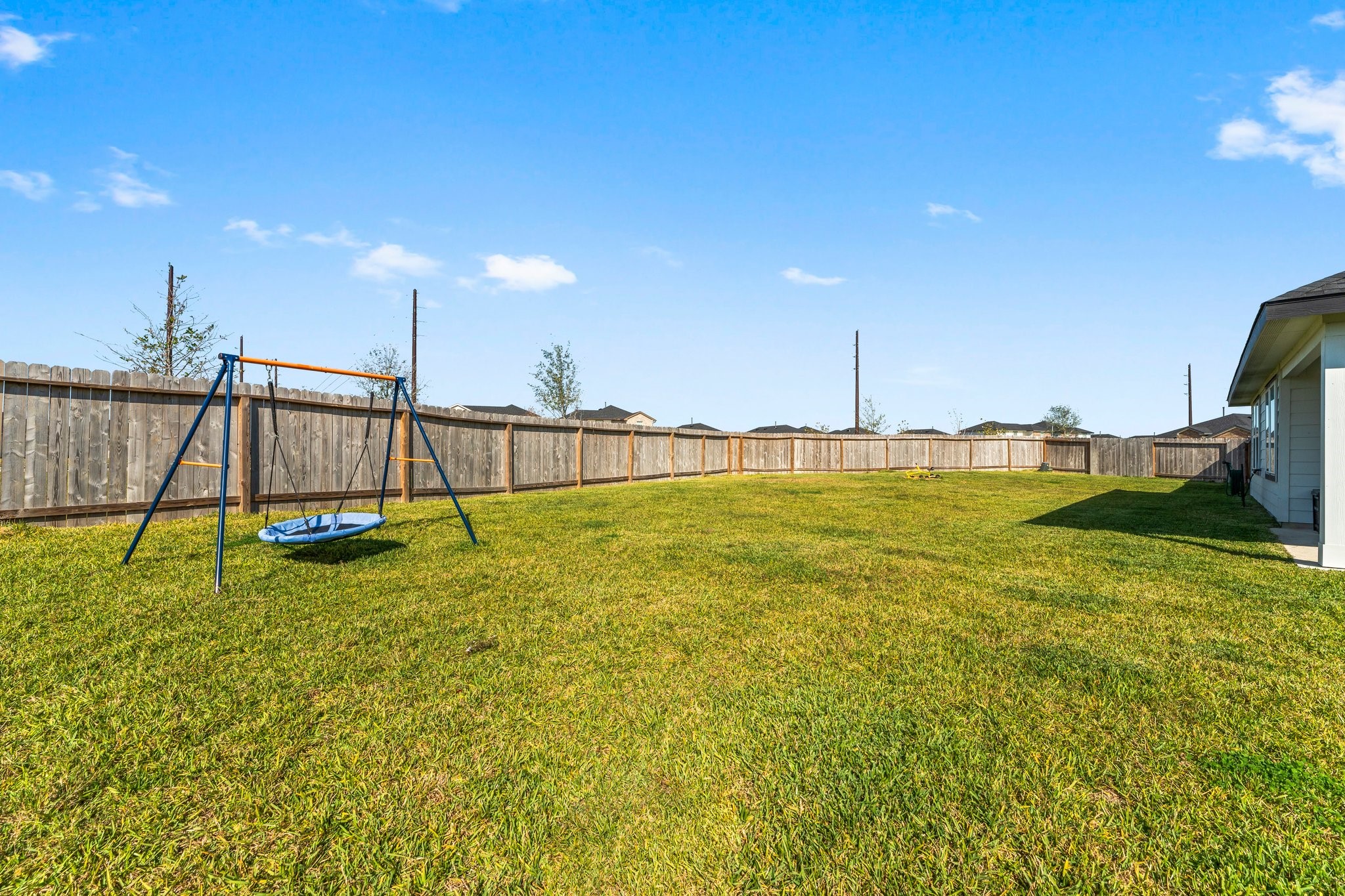 1007 Cotswold Court Rosharon, TX 77583 - Photo 26 of 30 a swimming pool with mountain view