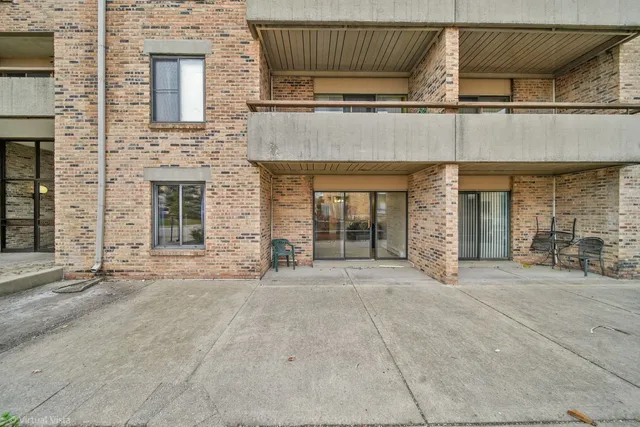 $159,900 | 1926 Prairie Square, Unit 103, Schaumburg, IL 60173