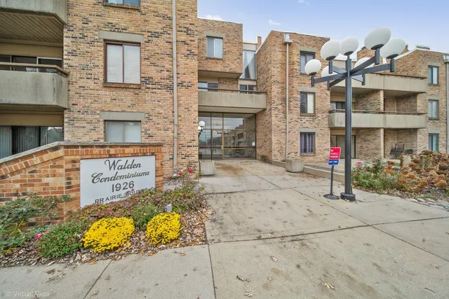 $159,900 | 1926 Prairie Square, Unit 103, Schaumburg, IL 60173