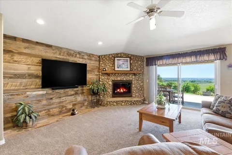 $999,900 | 9547 West Golden View Drive, Star, ID 83669