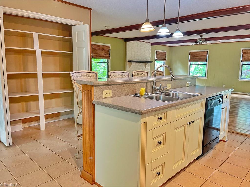 804 Burguss Road High Point, NC 27265 - Photo 6 of 19 Gallery Image 6