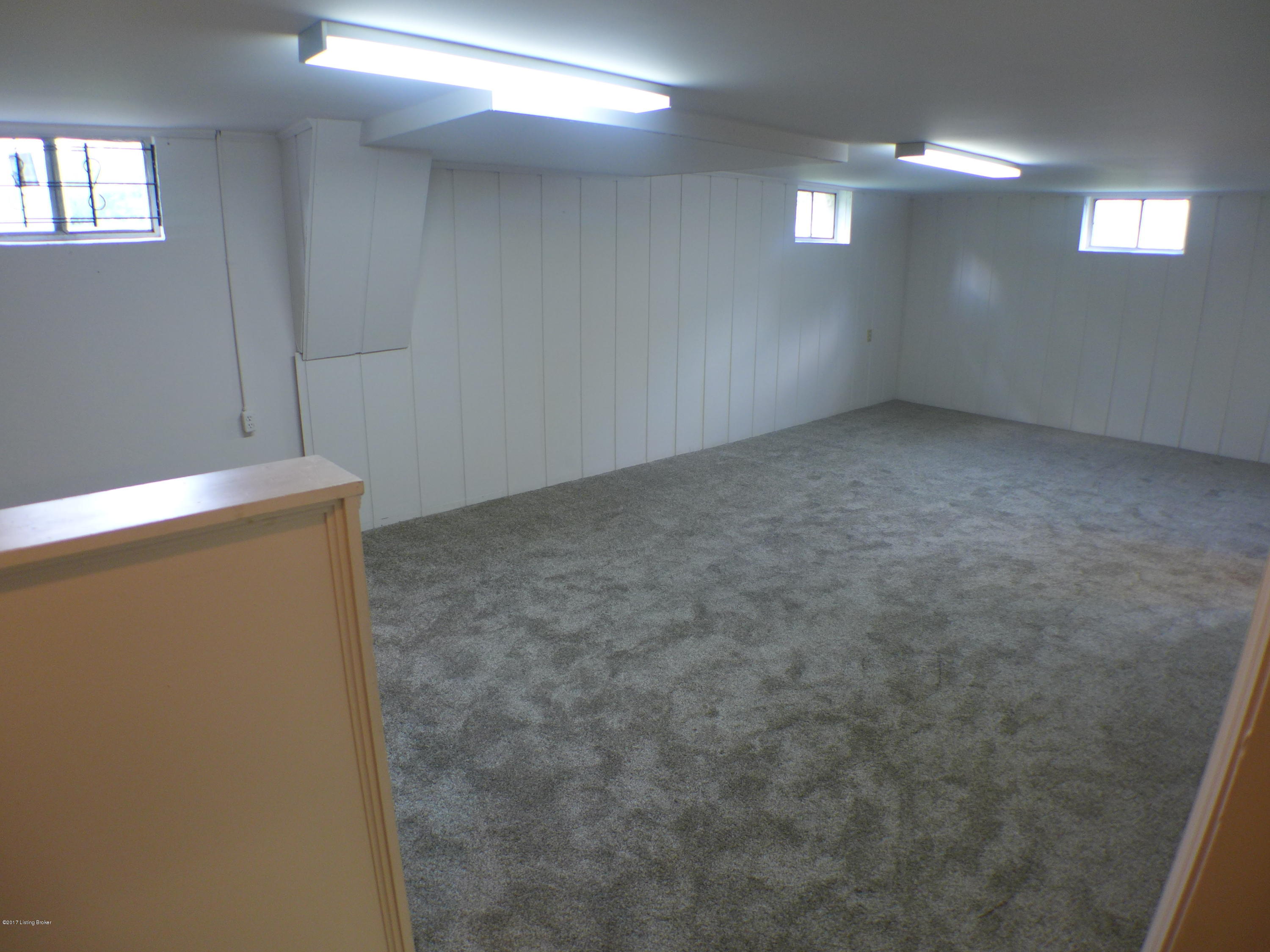 8308 Smithton Road Louisville, KY 40219 - Photo 16 of 25 P1030685
