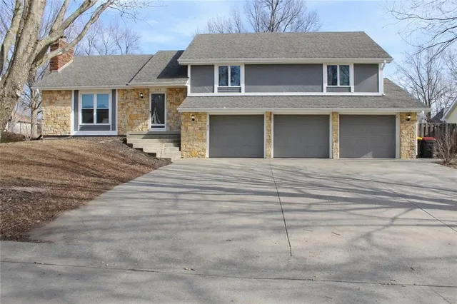 $385,000 | 2017 Joy Street, Excelsior Springs, MO 64024