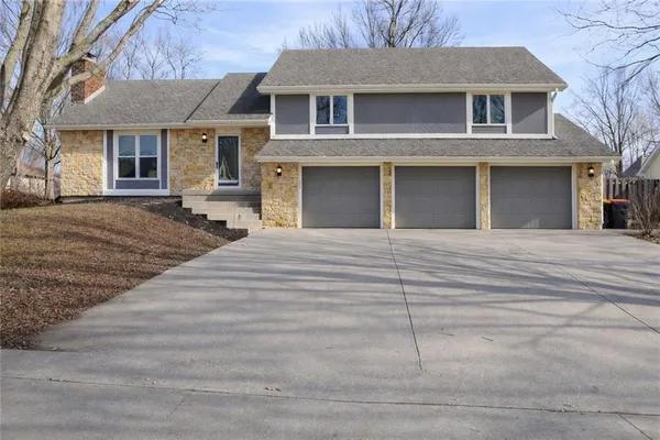 $345,000 | 2017 Joy Street, Excelsior Springs, MO 64024