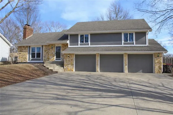 $345,000 | 2017 Joy Street, Excelsior Springs, MO 64024