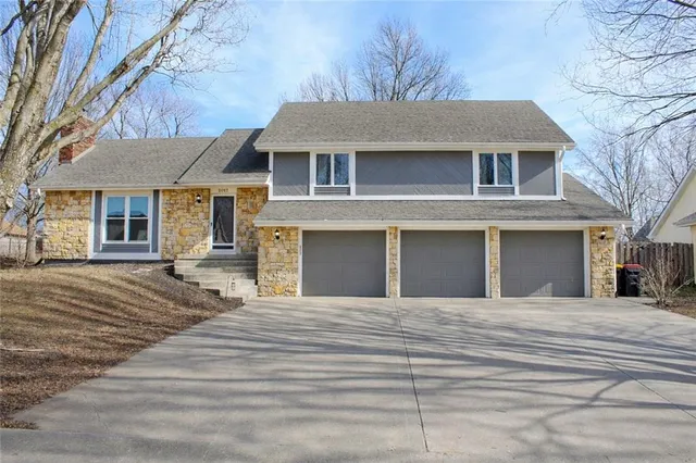 $385,000 | 2017 Joy Street, Excelsior Springs, MO 64024