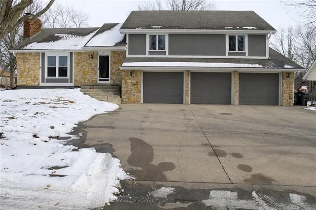 $395,000 | 2017 Joy Street, Excelsior Springs, MO 64024