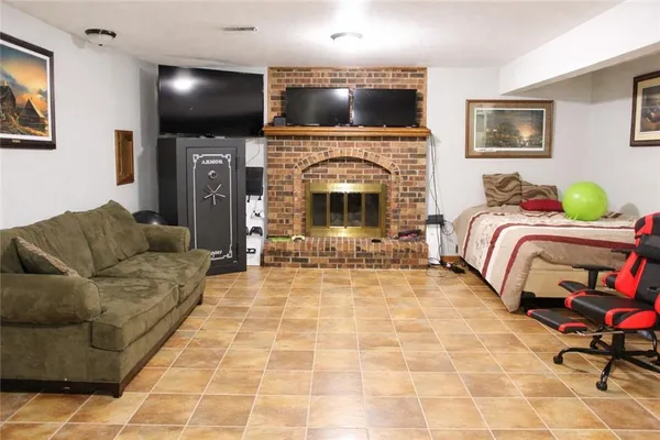 $345,000 | 2017 Joy Street, Excelsior Springs, MO 64024