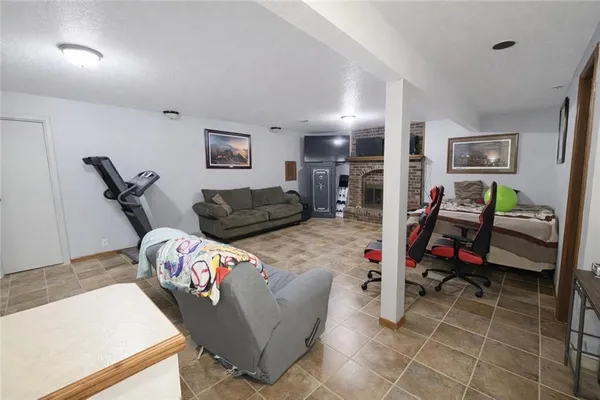 $345,000 | 2017 Joy Street, Excelsior Springs, MO 64024