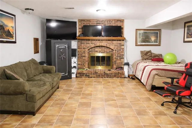 $385,000 | 2017 Joy Street, Excelsior Springs, MO 64024