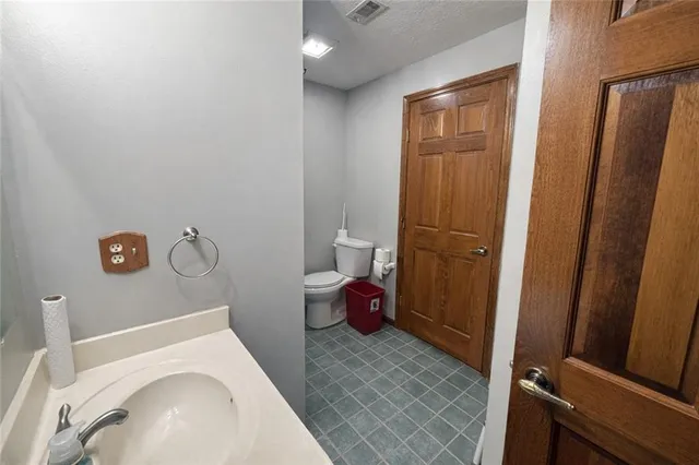 $385,000 | 2017 Joy Street, Excelsior Springs, MO 64024