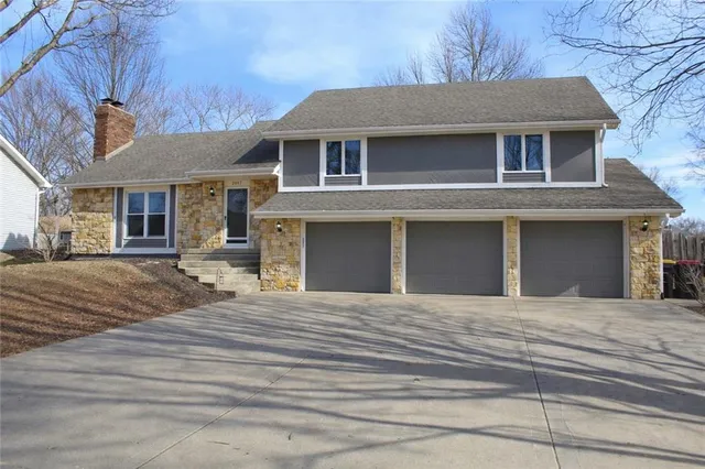 $385,000 | 2017 Joy Street, Excelsior Springs, MO 64024