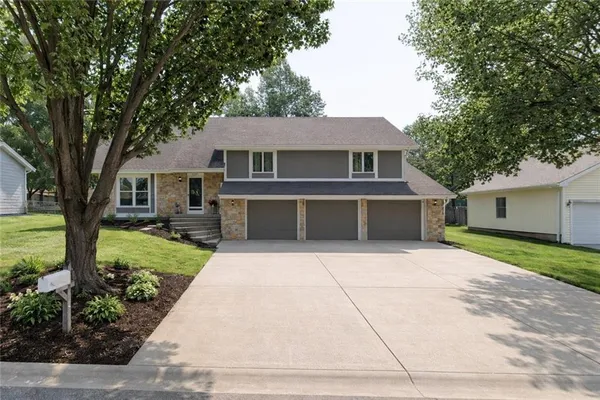 $345,000 | 2017 Joy Street, Excelsior Springs, MO 64024