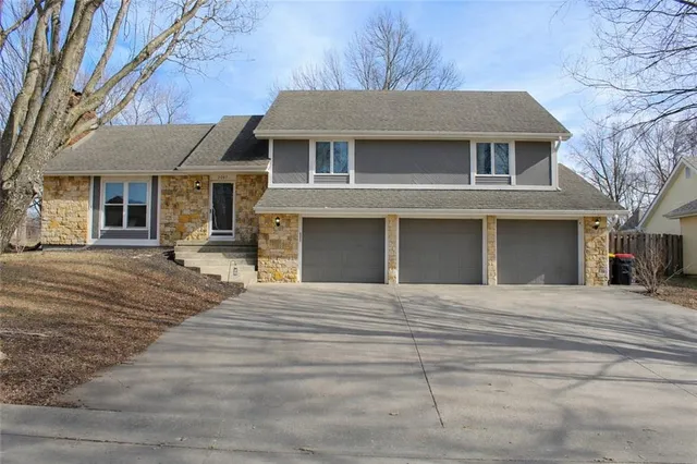 $385,000 | 2017 Joy Street, Excelsior Springs, MO 64024