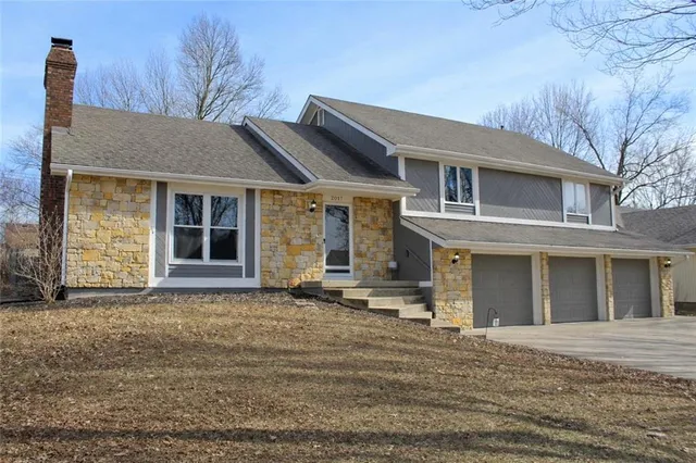 $385,000 | 2017 Joy Street, Excelsior Springs, MO 64024