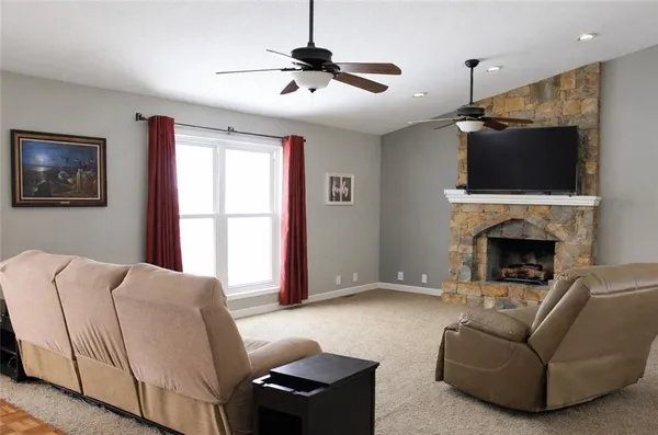 $345,000 | 2017 Joy Street, Excelsior Springs, MO 64024