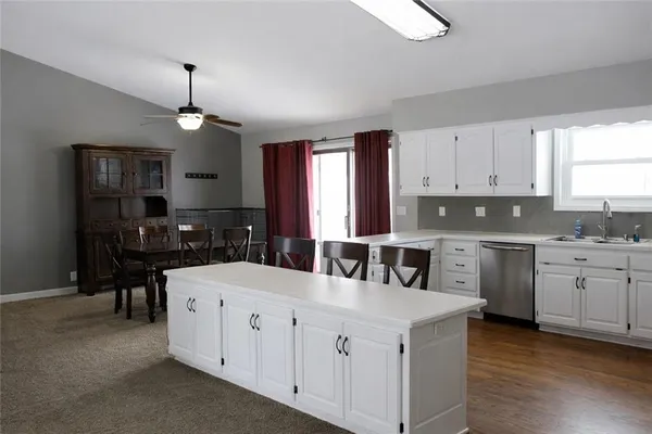 $345,000 | 2017 Joy Street, Excelsior Springs, MO 64024