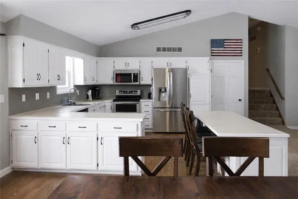 $345,000 | 2017 Joy Street, Excelsior Springs, MO 64024