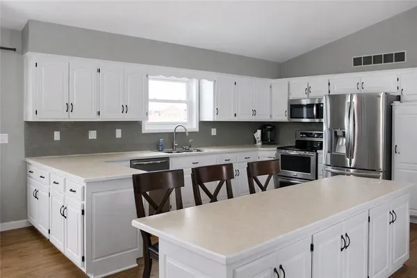 $345,000 | 2017 Joy Street, Excelsior Springs, MO 64024