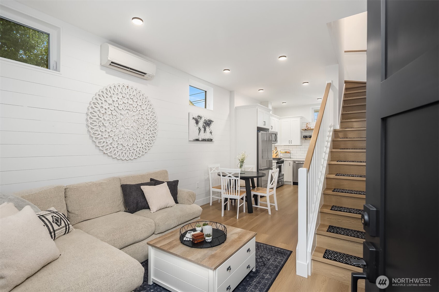 6041 42nd Avenue Southwest Seattle, WA 98136 - Photo 4 of 30