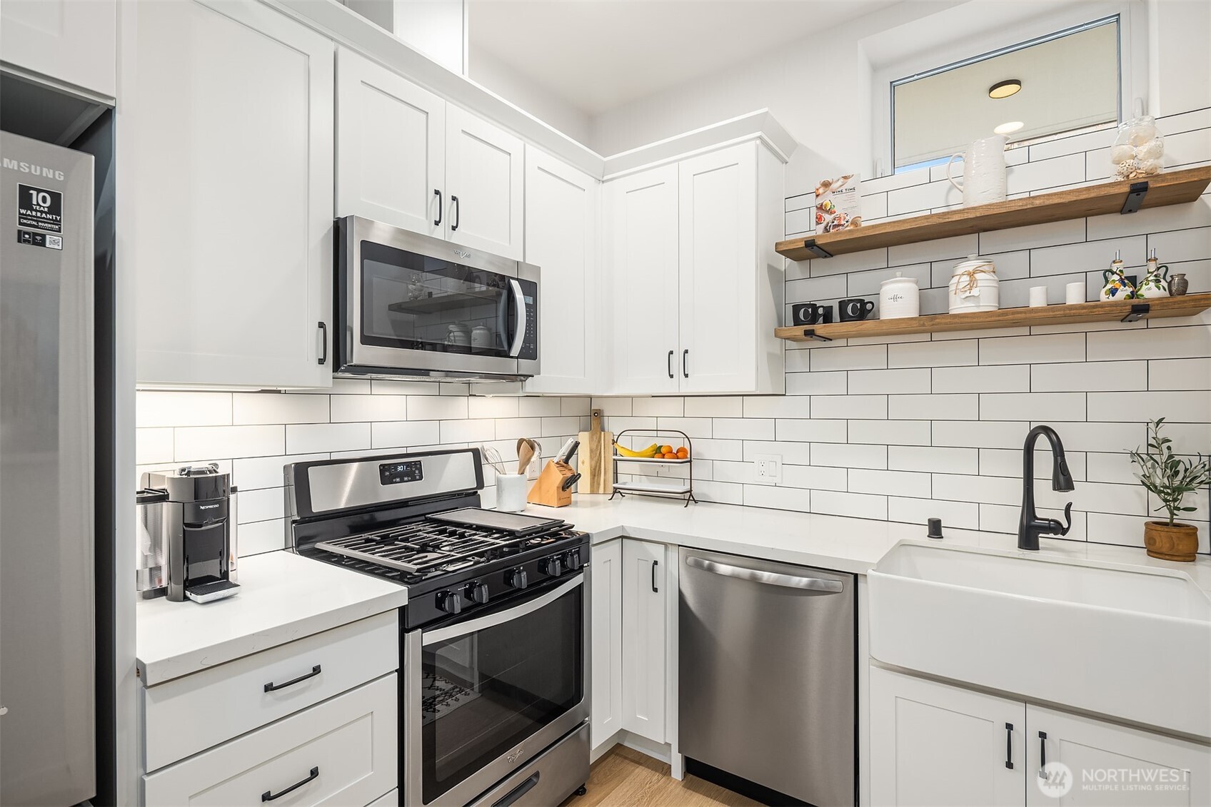 6041 42nd Avenue Southwest Seattle, WA 98136 - Photo 10 of 30