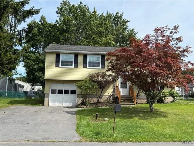 $2,300 | 8265 Warbler Way, Clay, NY 13090